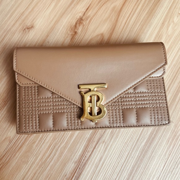 ❌❌❌ SOLD ❌❌❌ Burberry Quilted TB Envelope Belt Bag - Picture 4 of 15